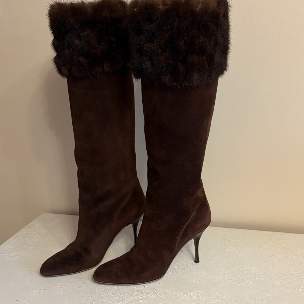 Salvatore Ferragamo Suede Brown Mink Fur-Trimmed with calf suede.